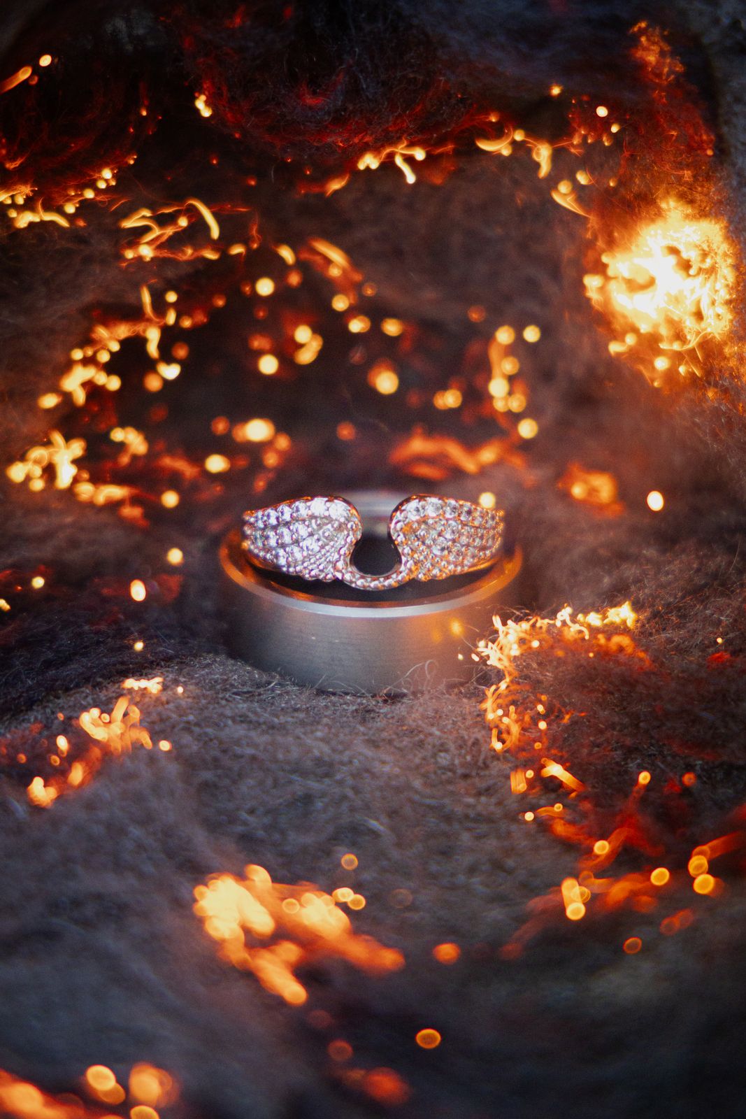 Ring mit Funkenlicht