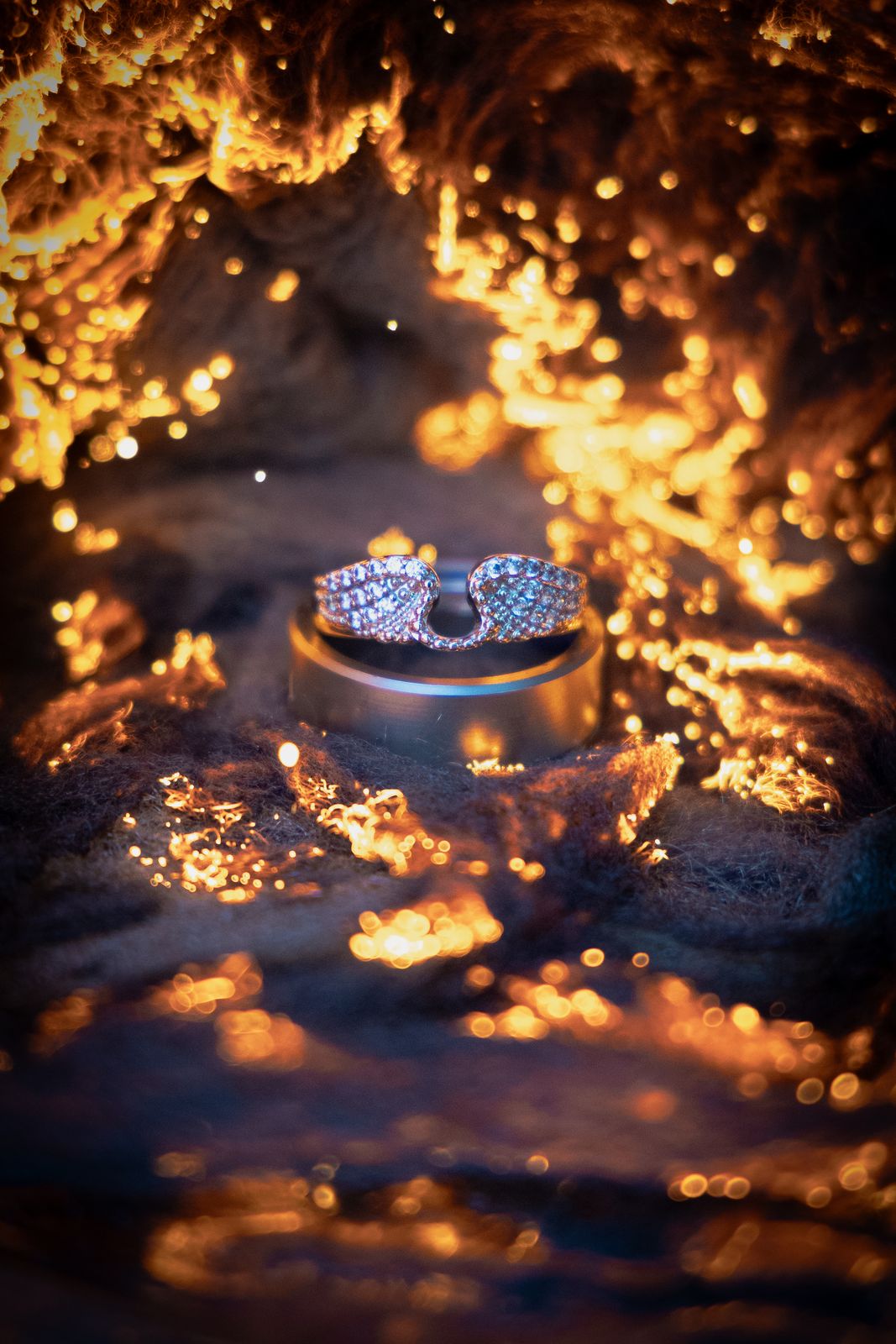 Ringe zwischen Lichtpunkten